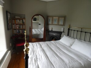 2 bedrooms, iron/ironing board, travel cot, free WiFi