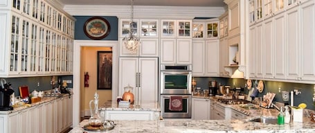 Sawyer Scott Room | In-room dining