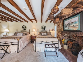 The Richard Johnston Inn & 1890 Caroline House