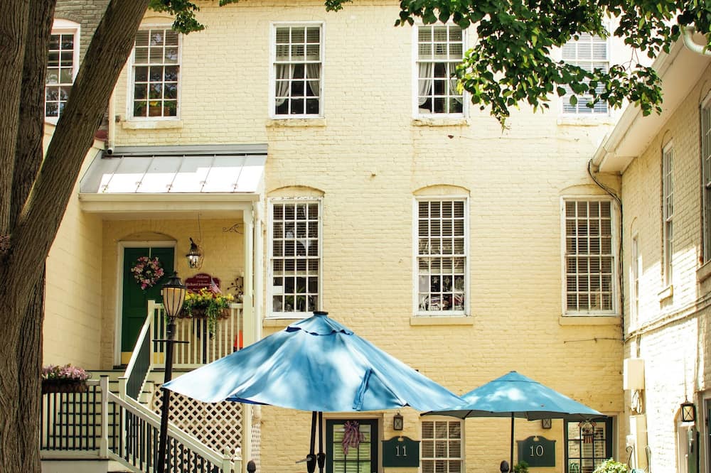 The Richard Johnston Inn & 1890 Caroline House - Sealston, VA