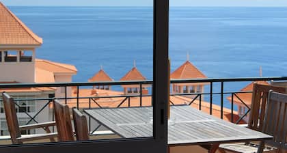 Penthouse with three terraces with magnificent views. Madeira.Funchal.