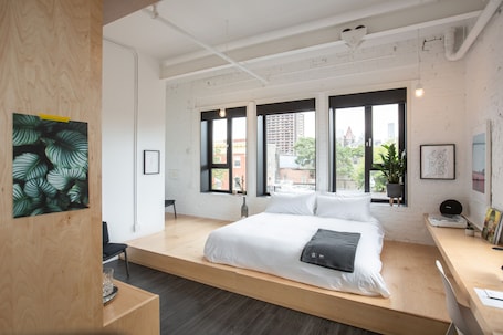 Signature Studio Suite, 1 King Bed | Egyptian cotton sheets, premium bedding, down comforters