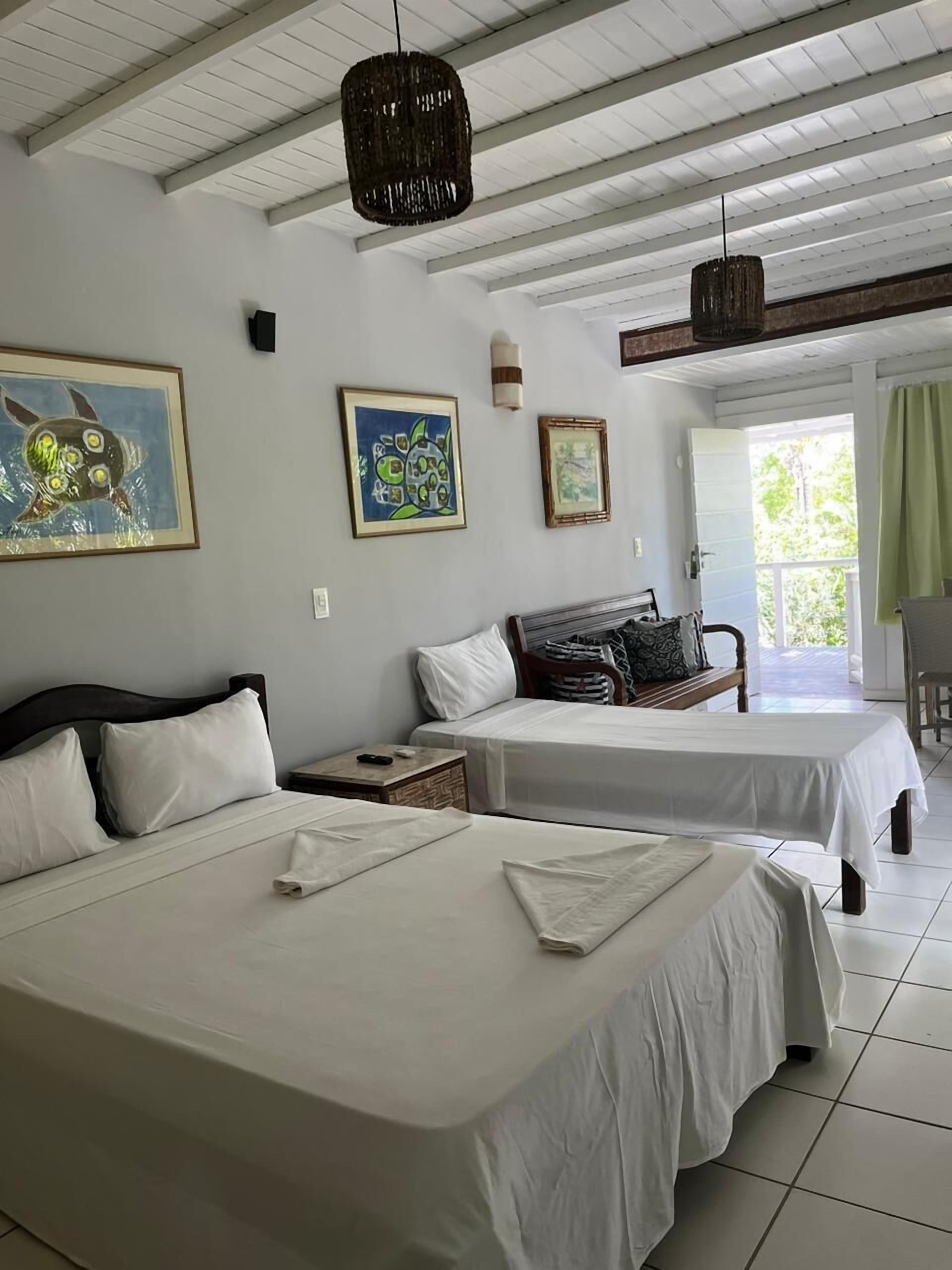 Escritorio, cortinas blackout y wifi gratis 