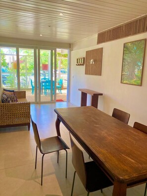 Exclusive-Apartment | Wohnbereich | 28-Zoll-Flachbildfernseher mit Kabelempfang, Fernseher