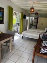 Estúdio Standard, vista para o jardim (1º andar) | Desk, blackout drapes, free WiFi