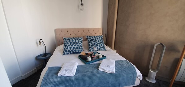 2 bedrooms, desk, soundproofing, iron/ironing board