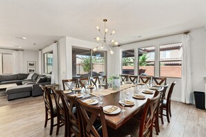 Dining - 94 PV, Luxury Home with Private Pool & Hot Tub, Fire Pit, Huge Kitchen, and More! (Santa Clara)