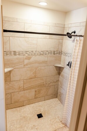 Hair dryer, towels - Upscale Rustic Condo with Private Hot Tub, Fiber internet and 2 car Garage (Moab)