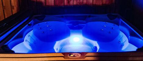 Tina de hidromasaje al aire libre