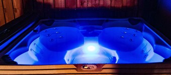 Helt ny (2018) Upscale Rustic Condo med fiber internett og 2 bil garasje