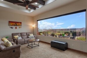 Téléviseur, foyer, lecteur de DVD