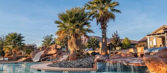 Paradise Village 117| Private Hot Tub, Outdoor Firepit, Observation Balcony, Heated Community Pool