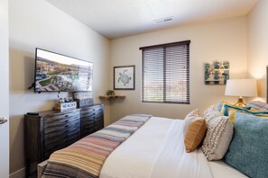 5 bedrooms, iron/ironing board, free WiFi, bed sheets