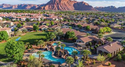 32 Poolside Paradise at Paradise Village: Gorgeous home with sunning views