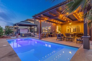 A heated pool - Paradise Village Resort 96, Private Pool, Hot Tub, Ping Pong, Family Friendly, and More (Santa Clara)