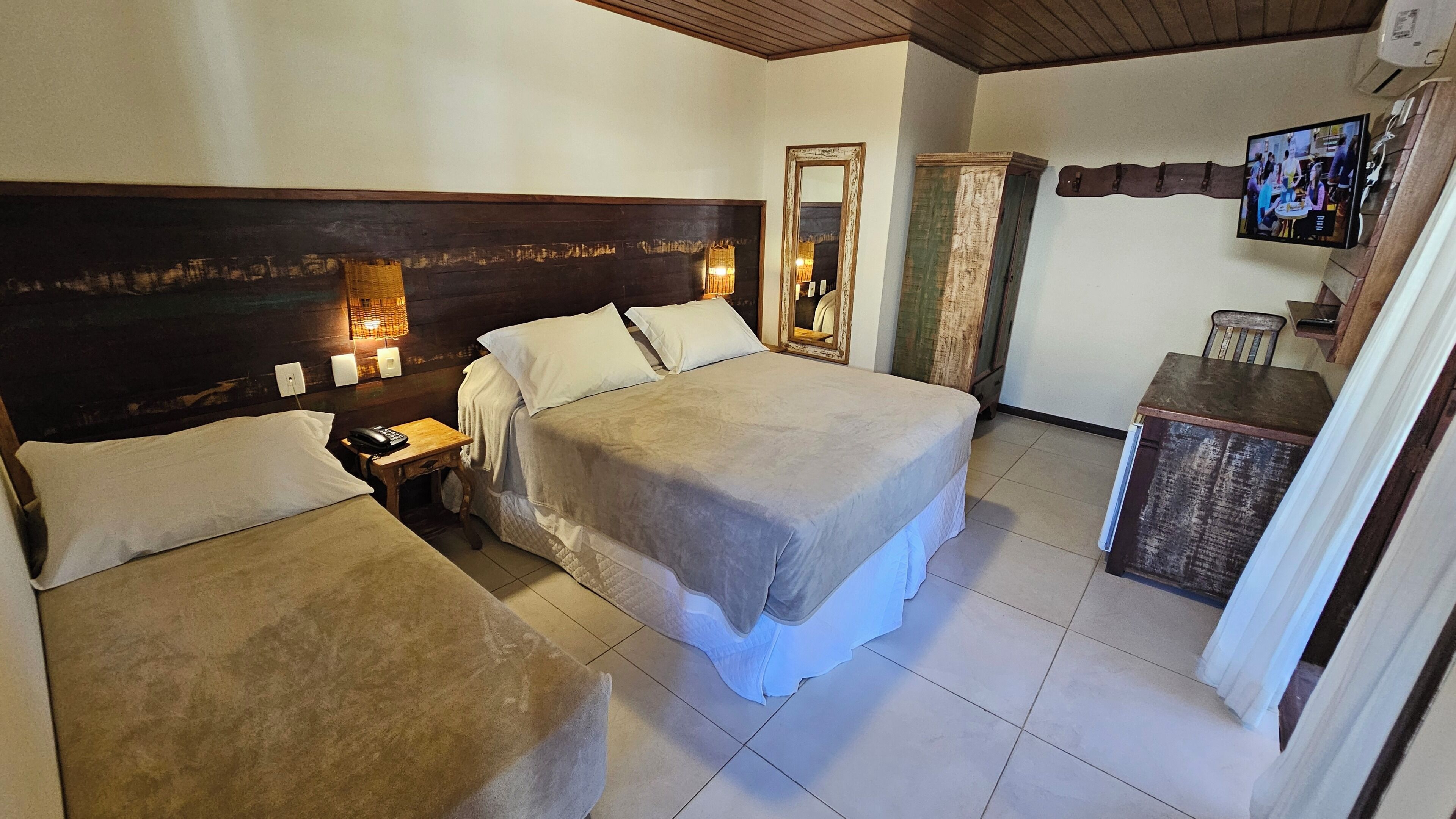 Habitación económica | Caja de seguridad en la habitación, escritorio y wifi gratis 