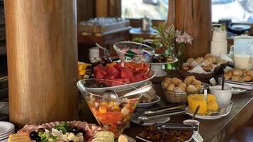 Free daily buffet breakfast