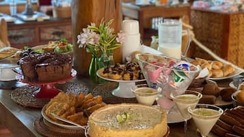 Café da manhã, almoço e jantar