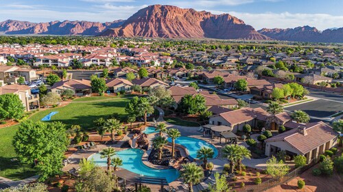 Paradise Village Resort 107 Private Pool, Spa, Pickleball Court, Basketball Court, & Community Pool