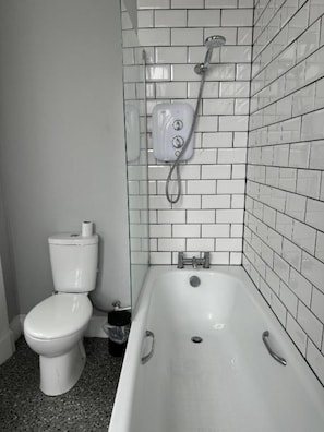 Towels, soap, shampoo, toilet paper - Citi Hotel Aberdeen City Centre (Aberdeen)