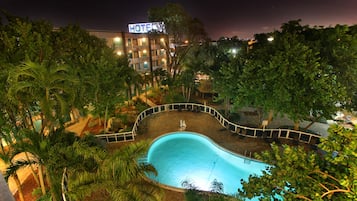 Outdoor pool, free pool cabanas