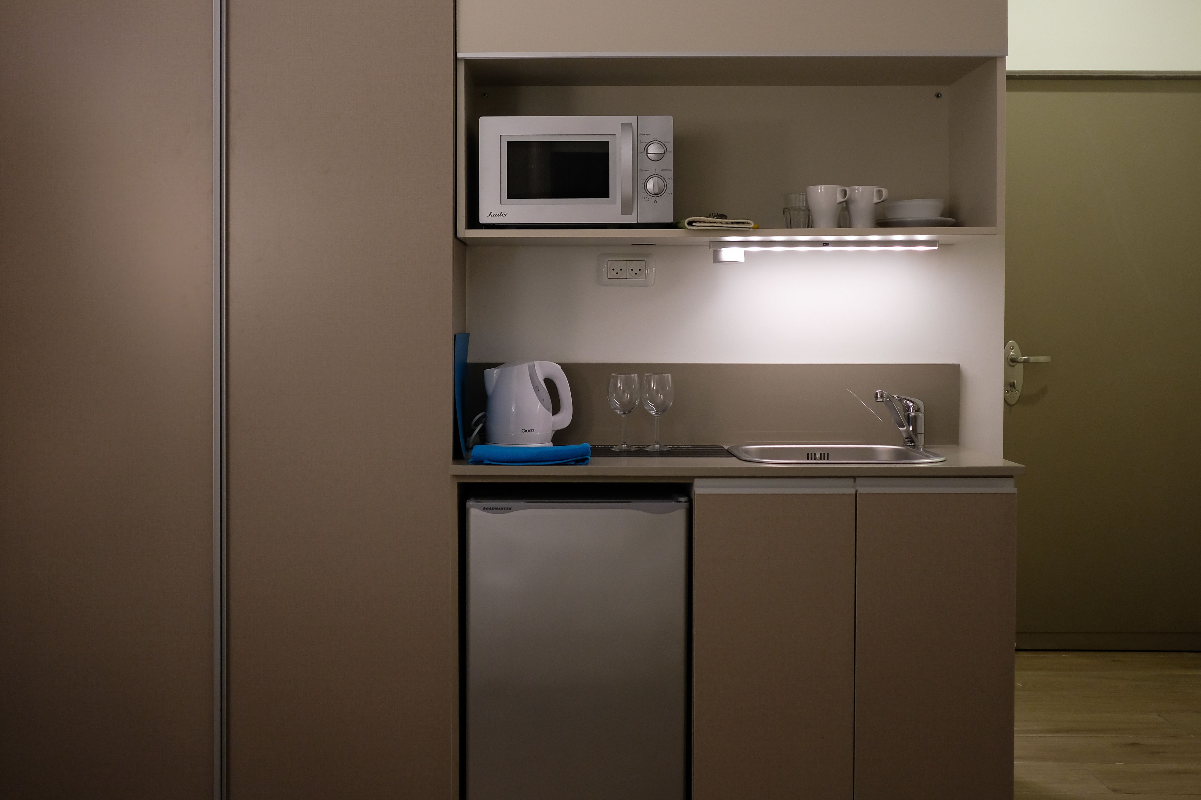 fridge, microwave, coffee/tea maker, electric kettle