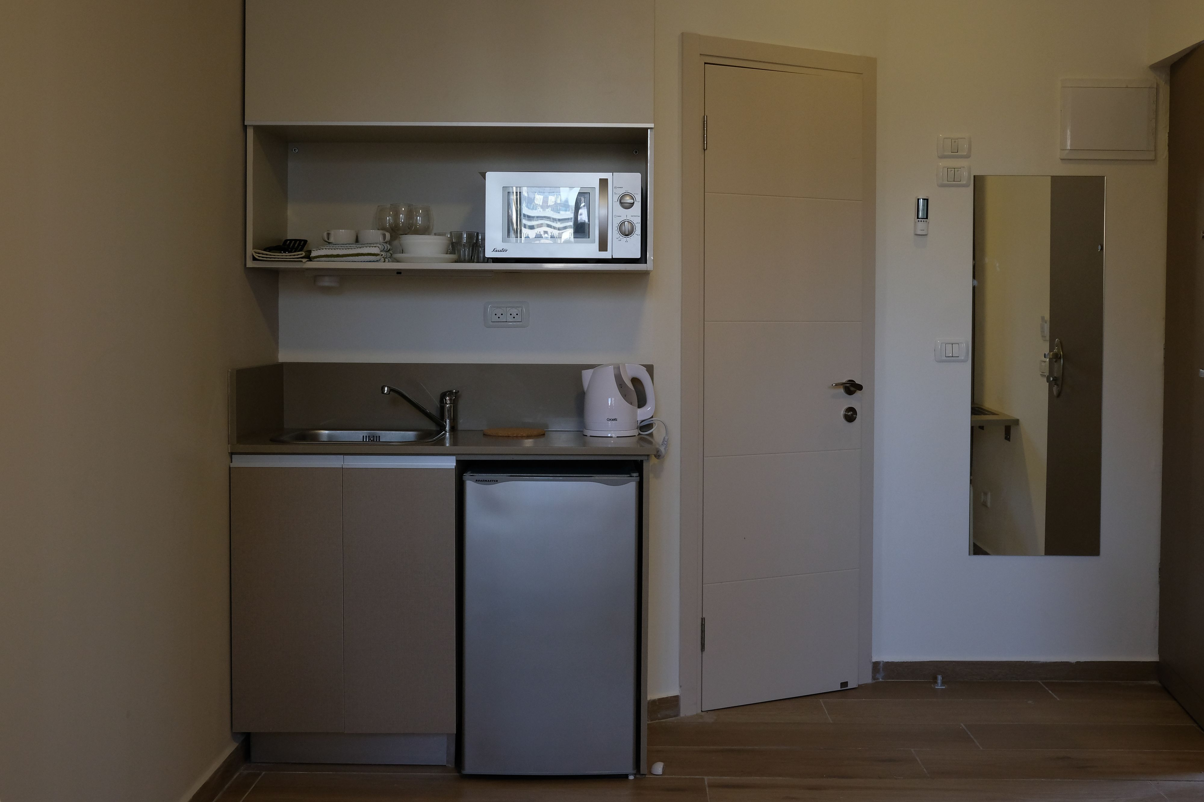 standard double or twin room | private kitchen | fridge, microwave, coffee/tea maker, electric kettle