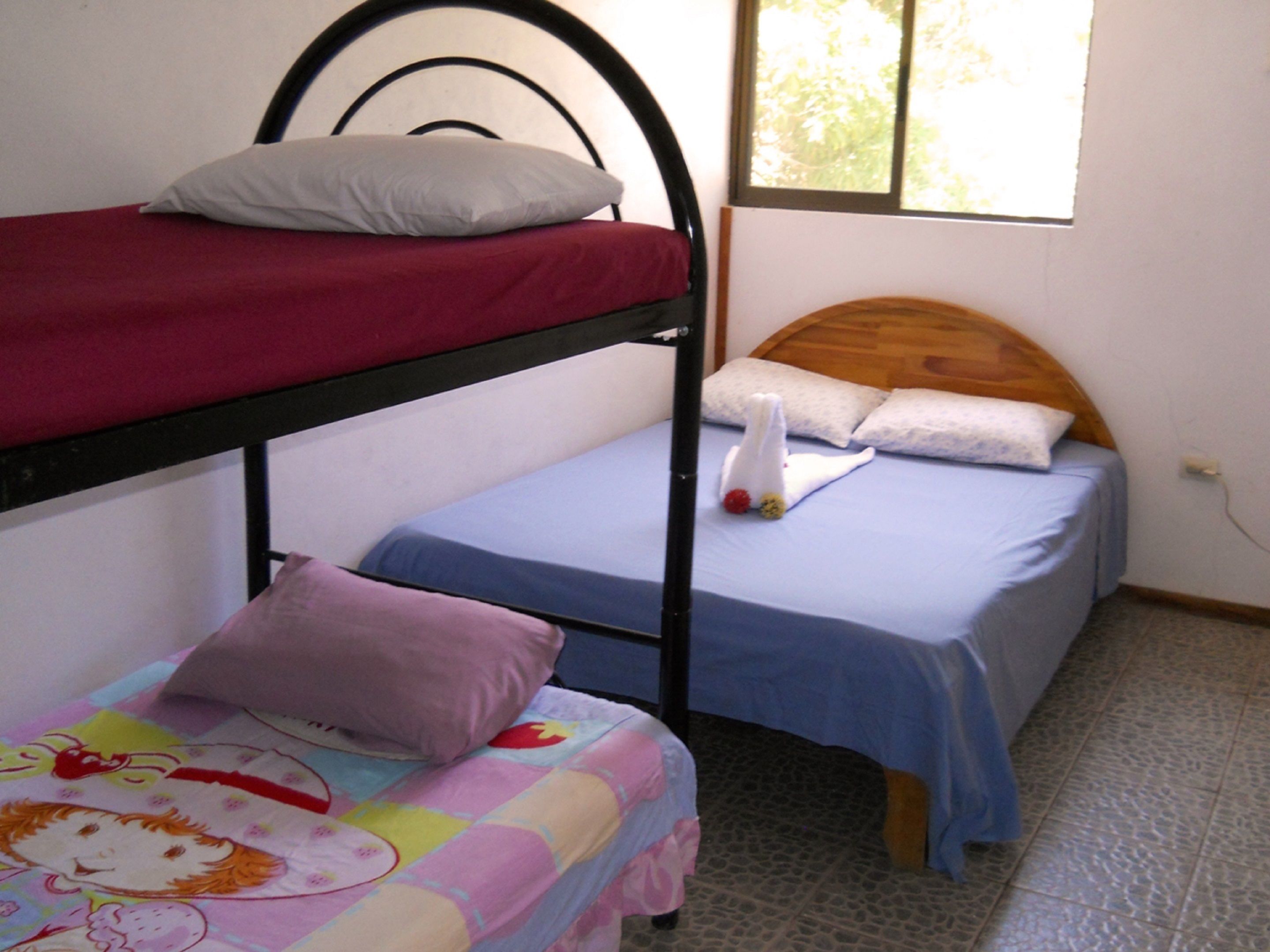 Kamar Quadruple Ekonomi, Bebas Asap Rokok | Wi-Fi gratis dan seprai linen