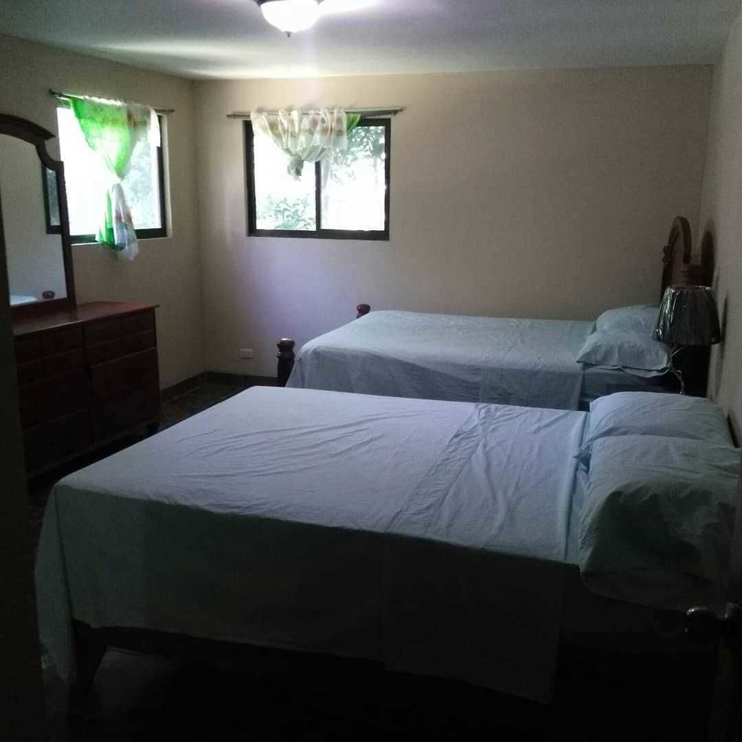 Kamar Quadruple Basic, 2 Tempat Tidur Queen, Bebas Asap Rokok | Wi-Fi gratis dan seprai linen