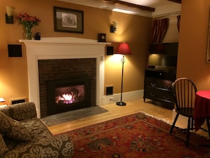 Pillow-top beds, individually decorated, individually furnished - Coach Stop Inn (Bar Harbor)