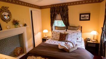 Suite, 1 très grand lit, non-fumeurs | Surmatelas, décoration personnalisée, ameublement personnalisé