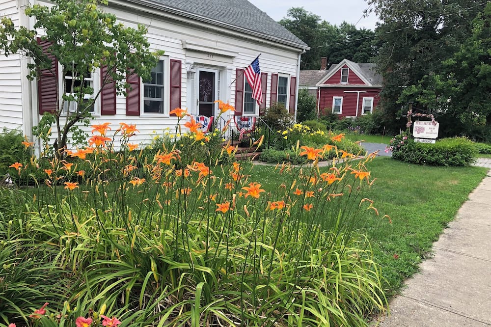 Mulberry Bed & Breakfast - Onset Island, MA
