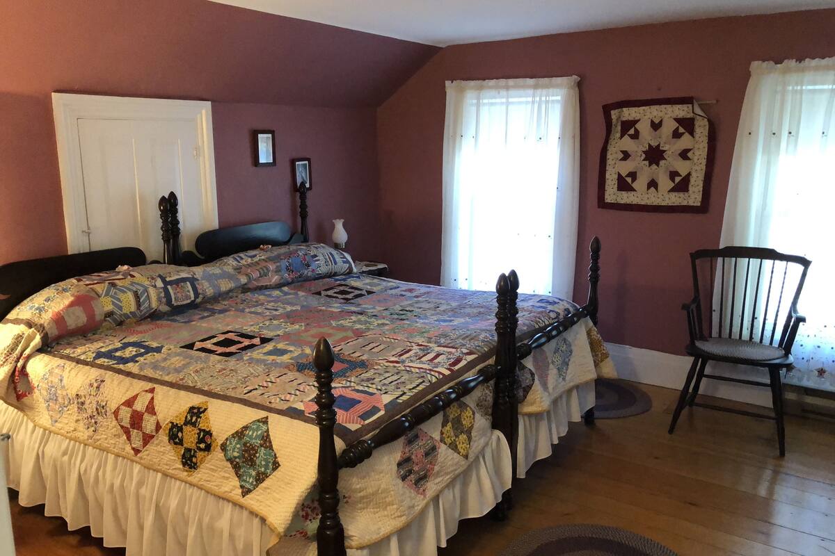 Blackberry Murphy | Blackout drapes, iron/ironing board, rollaway beds (surcharge)