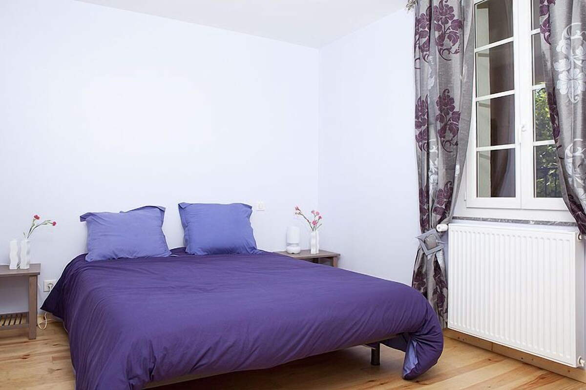Double Room (Nuit bleue) | Individually decorated, individually furnished, cribs/infant beds