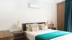 Habitació doble, balcó | Roba de llit d'alta qualitat i cobrellits 