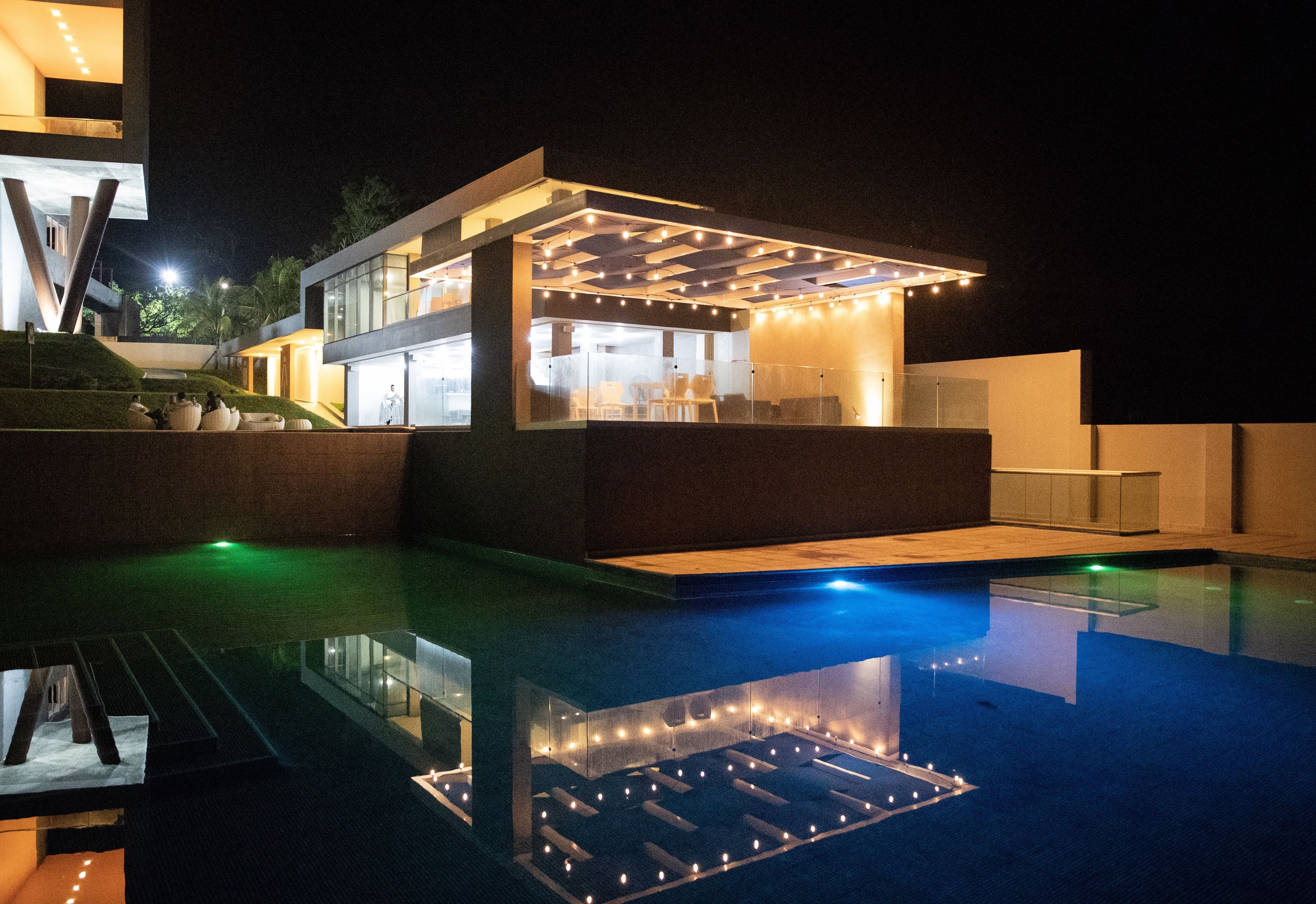 outdoor pool, pool loungers