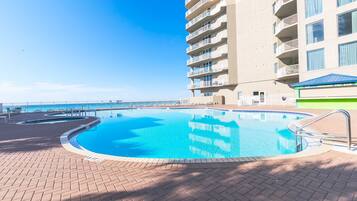 Indoor pool, 2 outdoor pools