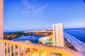 コンドミニアム 1 ベッドルーム バルコニー ビーチビュー (1818) | バルコニー