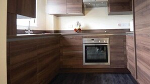 Quarto, 1 cama de solteiro (Shared Kitchen and Living Area) | Cozinha compartilhada