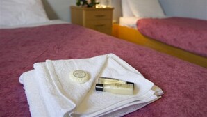 Towels - University of Oxford, St Anne's College - Campus Accommodation (Oxford)