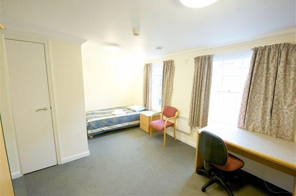 Room - University of Oxford, Lincoln College - Campus Accommodation (Oxford)