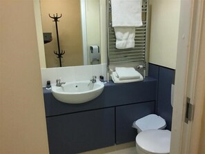 Bathroom - University of Oxford, Magdalen College - Campus Accommodation (Oxford)