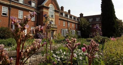 University of Oxford, St Hugh's College - Campus Accommodation