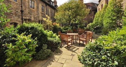 University of Cambridge, Trinity Hall - Campus Accommodation