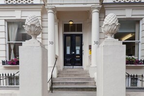 Exterior - Independent Girls' School,Pembridge Hall - Campus Accommodation (London)