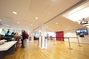 Reception - Imperial College London, Prince's Gardens - Hostel (London)