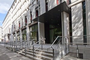 Property entrance - Imperial College London, Prince's Gardens - Hostel (London)