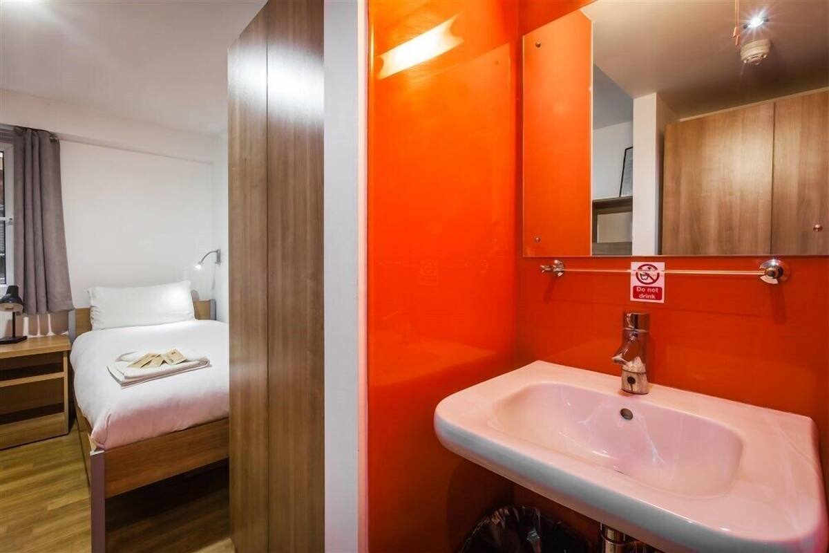 Room, 1 Twin Bed (Shared Bathroom) | Bed sheets
