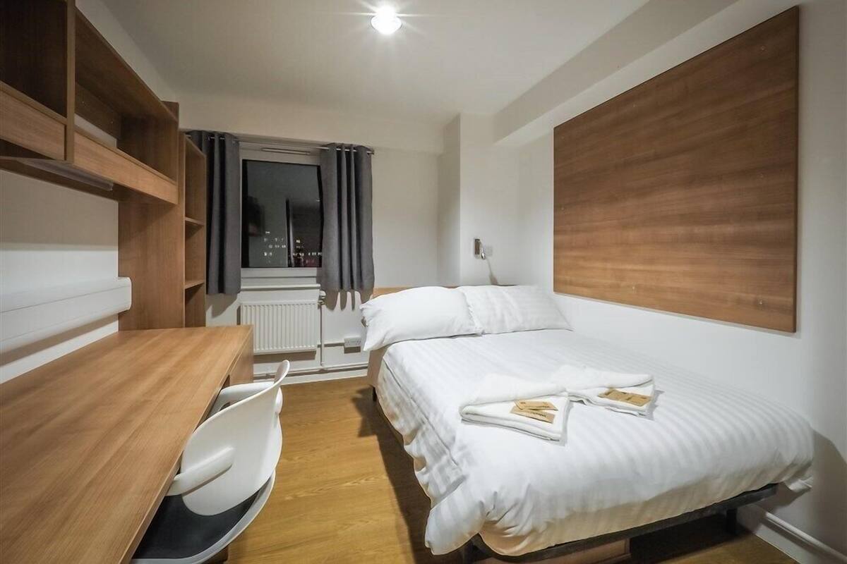 Room, 1 Double Bed (Shared Bathroom) | Bed sheets