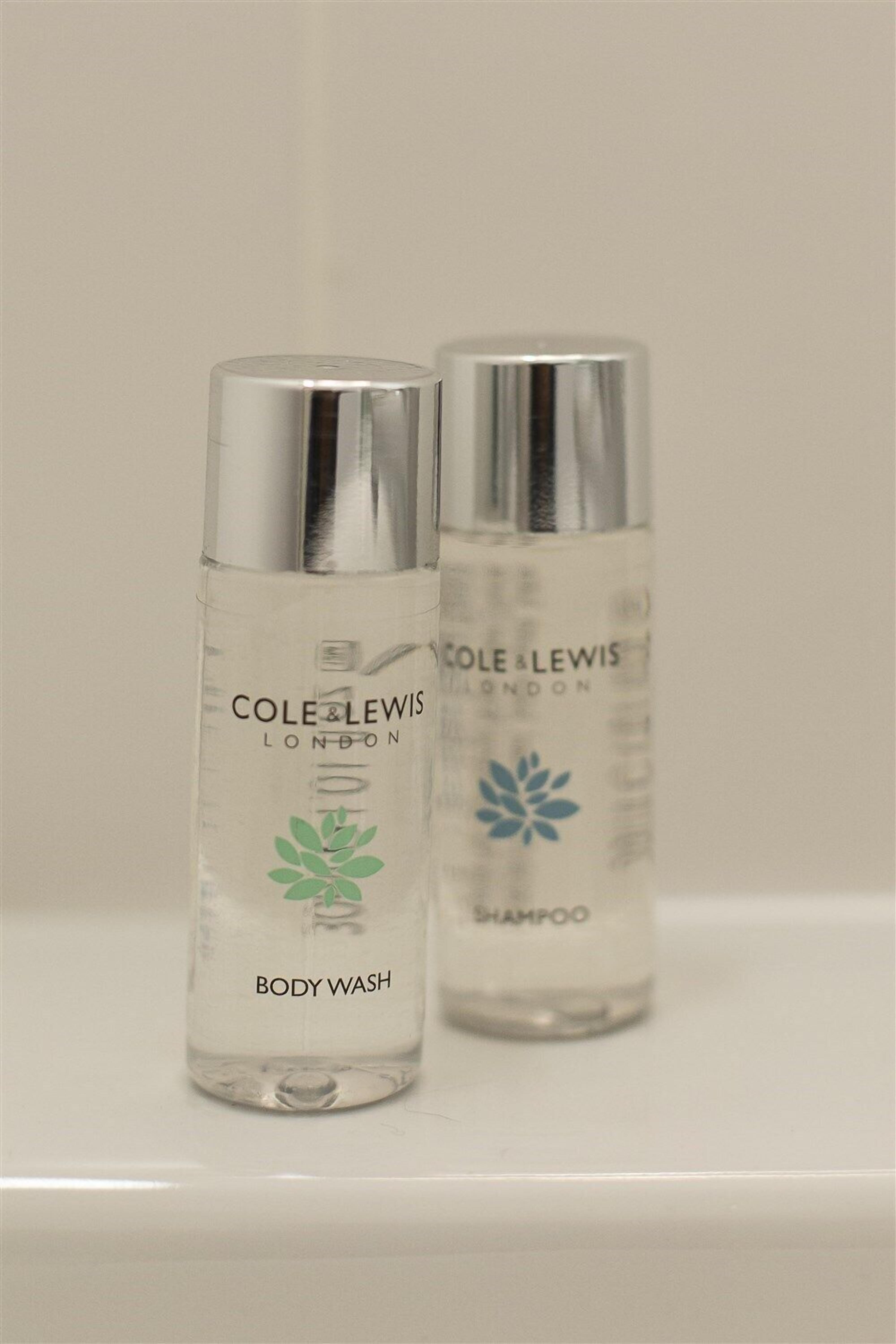 Room, 1 Double Bed | Bathroom amenities | Towels